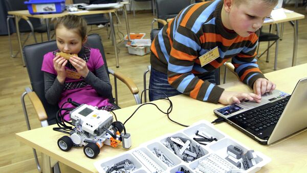 Школьная олимпиада по робототехнике в Калининградской области. Архивное фото