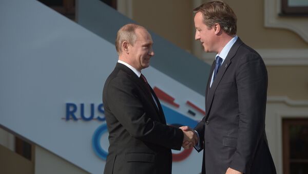 Президент России Владимир Путин и премьер-министр Великобритании Дэвид Кэмерон. Архивное фото