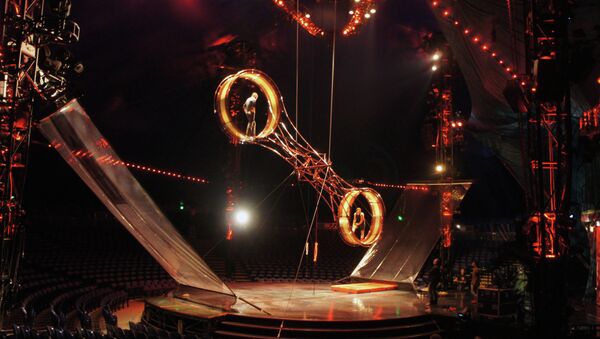 Номер Колесо Смерти во время шоу Kooza от Cirque du Soleil