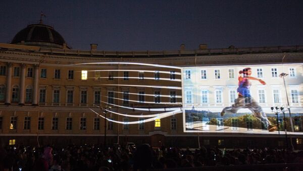 Ночь фотографии на Дворцовой площади в рамках недели фотографии в Санкт-Петербурге. 3D-видеомэппинг-шоу, посвященное сериям фотографий Русское настоящее