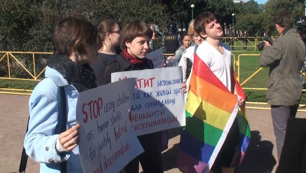 Митинг ЛГБТ-активистов на Марсовом поле