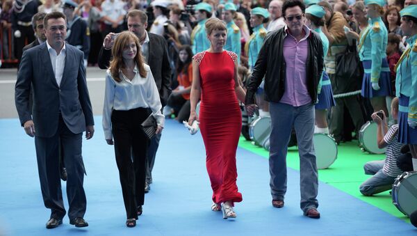 Звезды мирового кино Изабель Юппер (вторая слева) и Майкл Мэдсен (справа) на открытии кинофестиваля Меридианы Тихого во Владивостоке, 7 сентября 2013 года