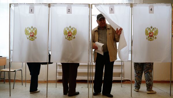 Избиратели на выборах. Архивное фото