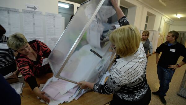 Подсчет голосов на избирательном участке в городе Абакан. Архивное фото