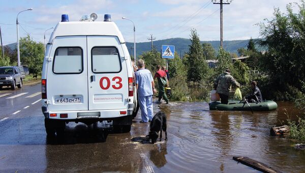 Эвакуация граждан из затопленного поселка имени Менделеева