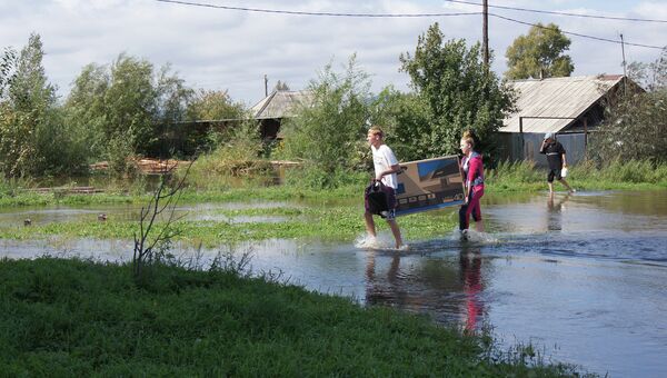 Эвакуация граждан из затопленного поселка имени Менделеева