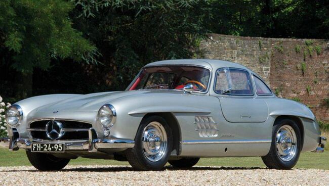 Автомобиль Mercedes 300SL Gullwing 1956 года