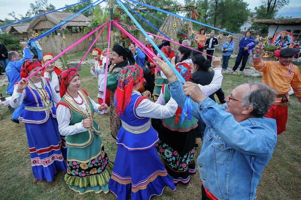 Казачий фестиваль Легенды Тамани прошел в Кубанской Атамани