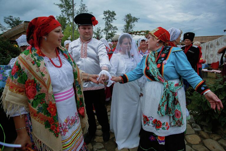 Казачий фестиваль Легенды Тамани прошел в Кубанской Атамани