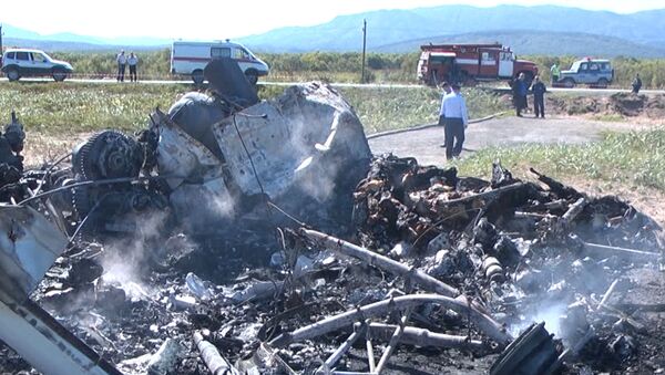 Вертолет Ми-2 сгорел дотла после падения на Сахалине. Кадры с места ЧП