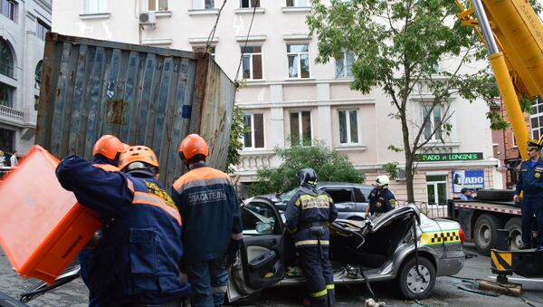 Авария с участием большегруза в центре Владивостока