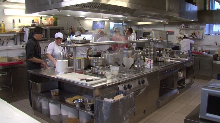 Никита Паничев за работой в одной из кофеен в центре Москвы Никита Паничев за работой в одной из кофеен в центре Москвы