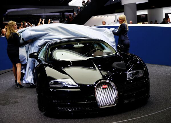 Автомобиль Bugatti 'Jean Bugatti' на пресс-показе автосалона во Франкфурте-на-Майне