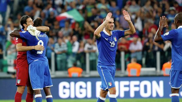 Футболисты сборной Италии после победы над чехами, выведшей ее на ЧМ-2014