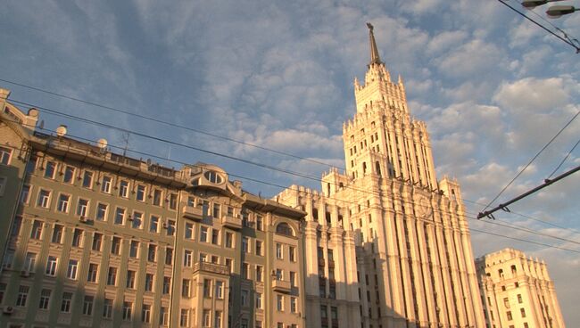 Фундаментальные разногласия: жители сталинской высотки против стройки в их доме