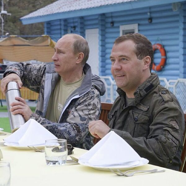 Владимир Путин и Дмитрий Медведев в Тыве