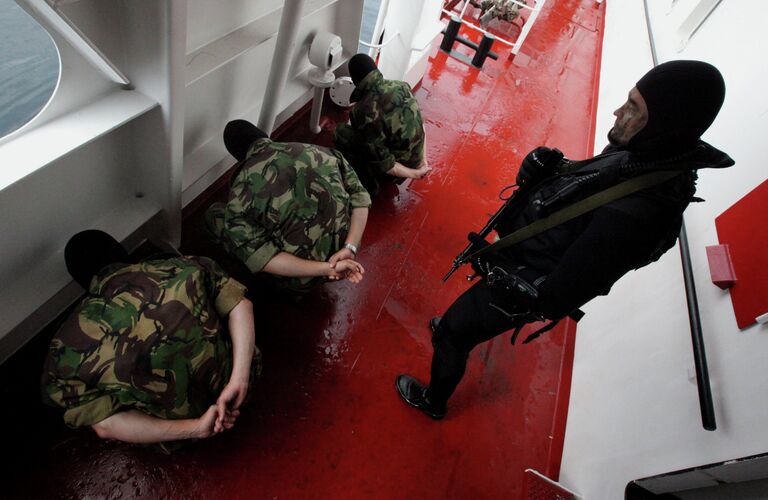 Показательные учения морских пограничников в Приморье Показательные учения морских пограничников в Приморье