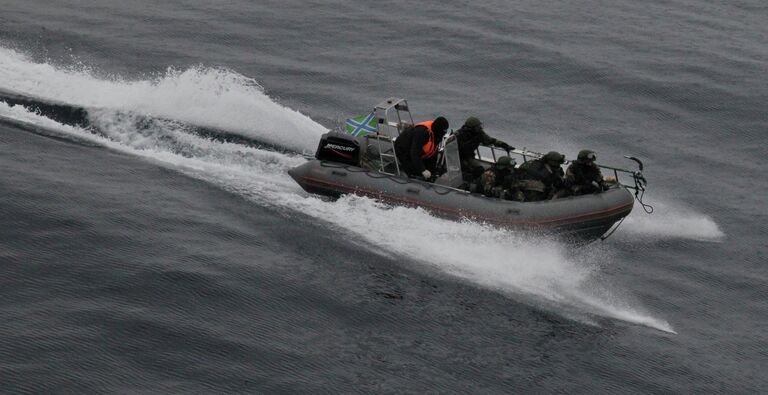 Показательные учения морских пограничников в Приморье Показательные учения морских пограничников в Приморье