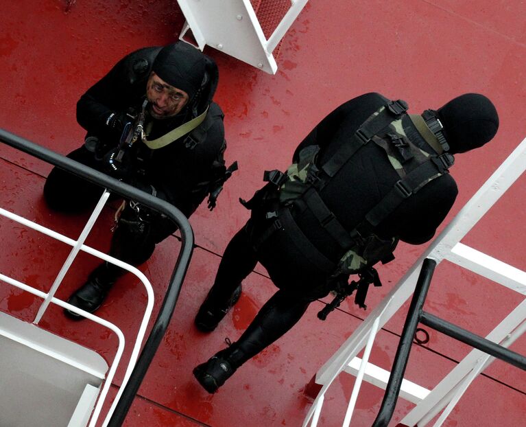 Показательные учения морских пограничников в Приморье Показательные учения морских пограничников в Приморье