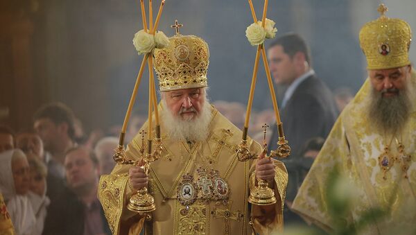 Патриарх Кирилл в ходе богослужения в Свято-Троицком соборе, фото с места события