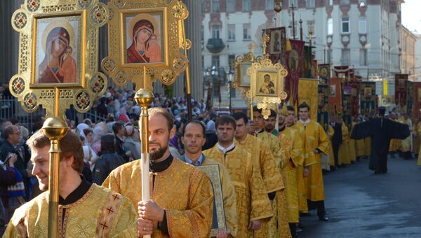 Крестный ход у Казанского собора в Петербурге, Фото с места события.
