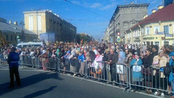 Крестный ход в Петербурге, фото с места события