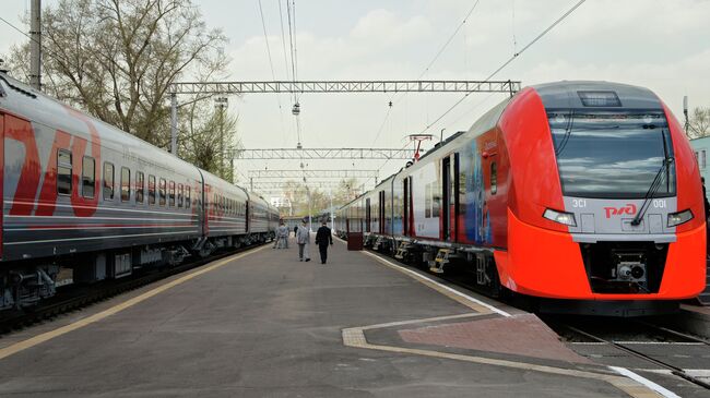 Электропоезд РЖД Рижском вокзале