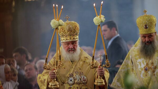 Патриарх Московский и всея Руси Кирилл совершает божественную литургию в Троицком соборе Александро-Невской лавры