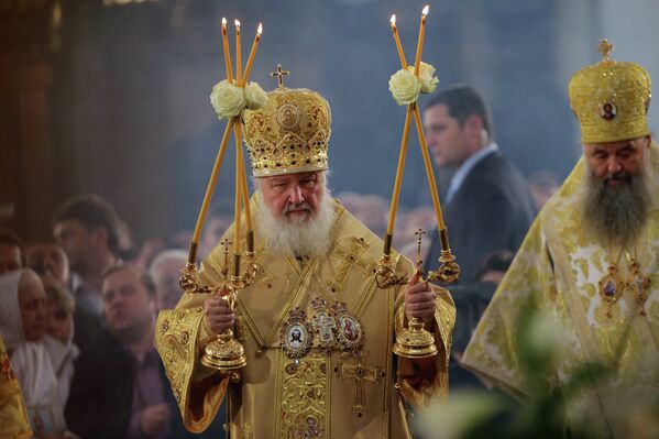 Патриарх Московский и всея Руси Кирилл совершает божественную литургию в Троицком соборе Александро-Невской лавры