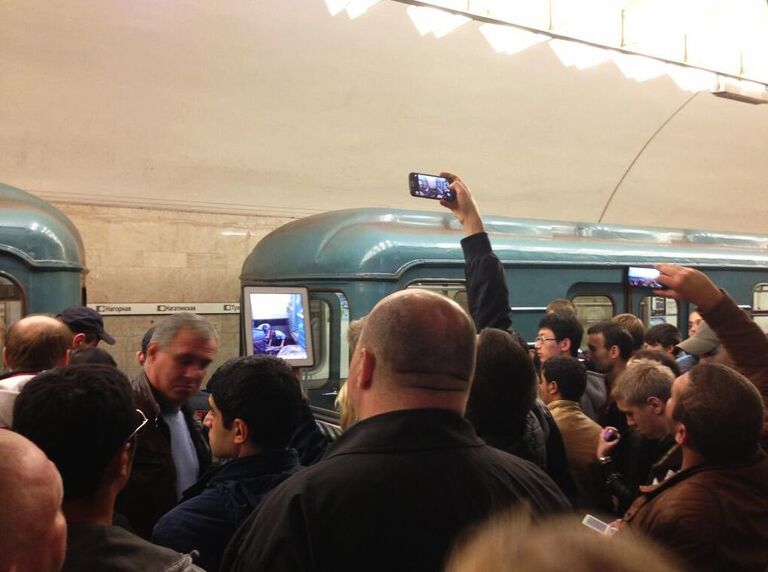 Движение поездов прервано на серой ветке московского метро Движение поездов прервано на серой ветке московского метро