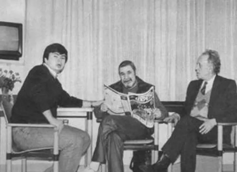 Артем Боровик, Юлиан Семенов и заместитель главного редактора Совершенно секретно Александр Бененсон, 1991 год Артем Боровик, Юлиан Семенов и заместитель главного редактора Совершенно секретно Александр Бененсон, 1991 год