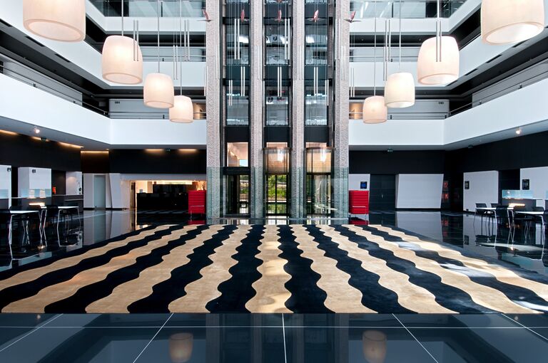 Холл Hilton Madrid Airport Холл Hilton Madrid Airport