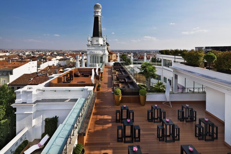 Бар-терраса The Roof Бар-терраса The Roof