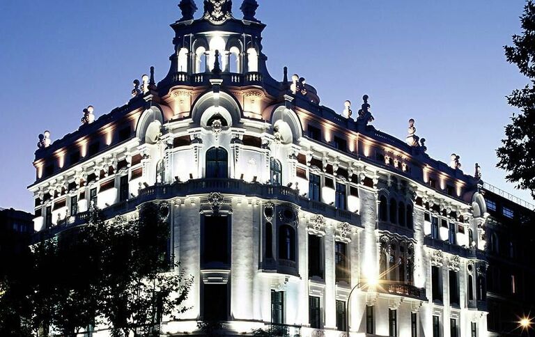 Настоящий дворец для гостей в центре Мадрида Настоящий дворец для гостей в центре Мадрида