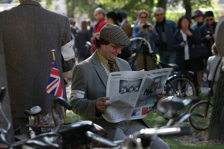 Участники исторического велопробега Пять мостов в Петербурге