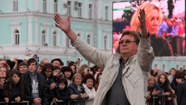 Актер Александр Блок на открытии фестиваля Амурская осень, фото с места события Актер Александр Блок на открытии фестиваля Амурская осень, фото с места события