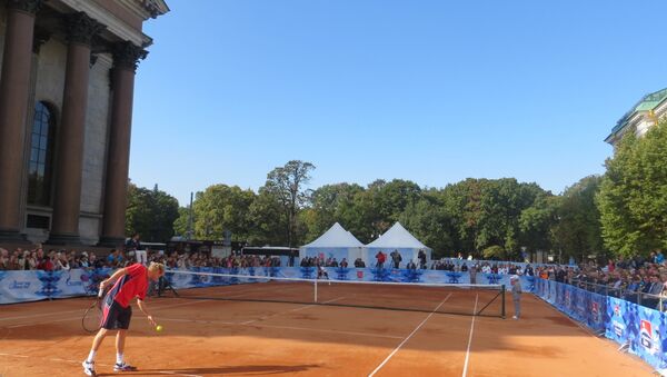 Один из теннисных матчей у Исаакиевского собора в Петербурге, фото с места события