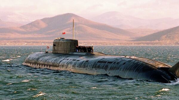 Ракетная атомная подводная лодка в море. Архивное фото.