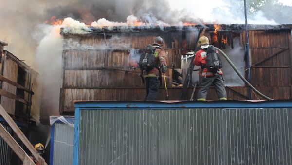 Пожар на строительной площадке на Орловской улице в Петербурге