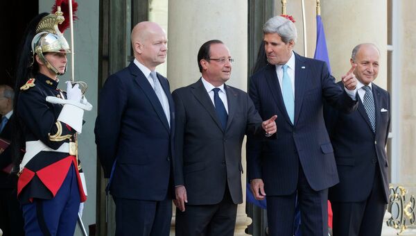 Встреча президента Франции Франсуа Олланда, министра иностранных дел Великобритании Уильяма Хейга и госсекретаря США Джона Керри в Париже