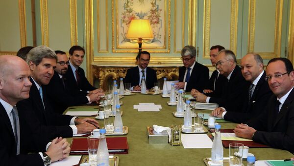 Встреча президента Франции Франсуа Олланда, министра иностранных дел Великобритании Уильяма Хейга, госсекретаря США Джона Керри и министра иностранных дел Франции Лорана Фабиуса в Париже