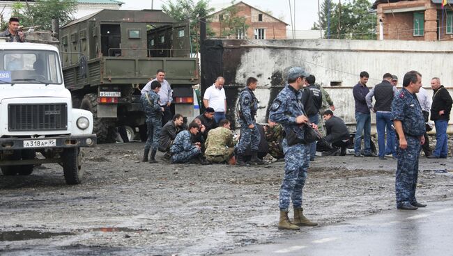 Взрыв у здания РОВД в Сунженском районе Чечни, кадры с места события