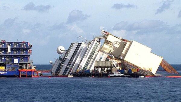 Кадры операции по подъему затонувшего в Италии лайнера Costa Concordia