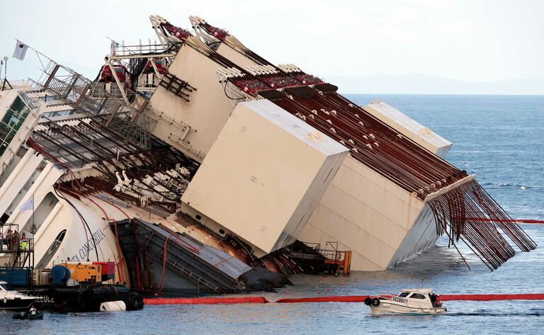 Операция по подъему круизного лайнера Costa Concordia
