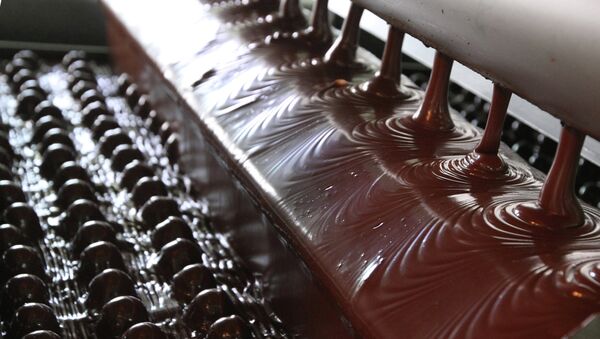 Линия по выпуску шоколадных конфет. Архивное фото
