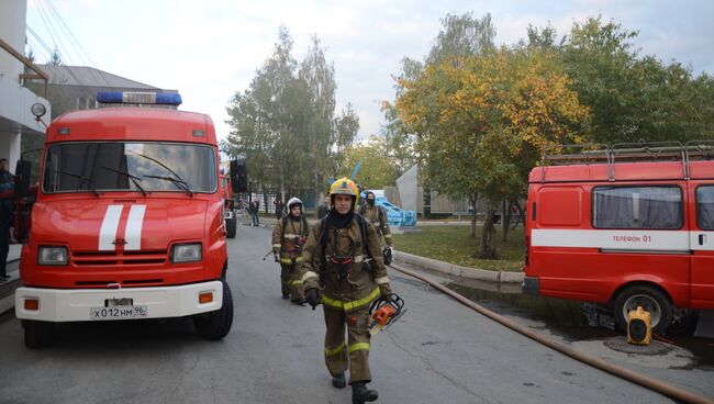 Пожар на Уральском заводе гражданской авиации в Екатеринбурге, фото с места событий