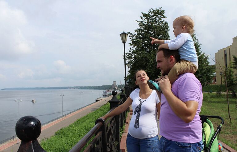 Провинциальные девушки, считает Николай, больше ориентированы на семью, а не карьеру Провинциальные девушки, считает Николай, больше ориентированы на семью, а не карьеру