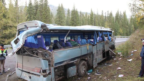Три человека находятся в реанимации после аварии автобуса на перевале Алтая