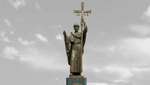 Памятник князю Владимиру в Астрахани