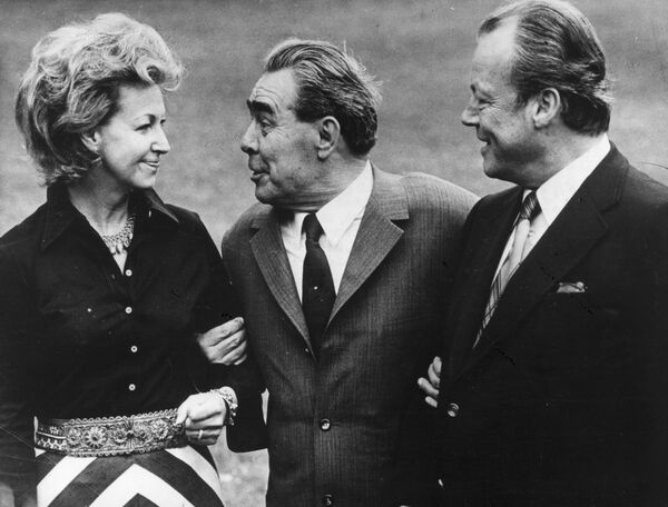 Леонид Брежнев с канцлером Германии Вилли Брандтом и его супругой Рут